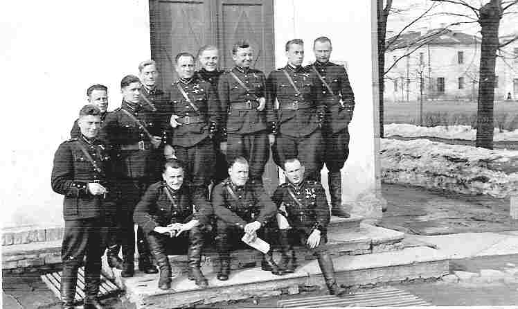 Aviators posing outside one of the buildings of the Pulka Seta